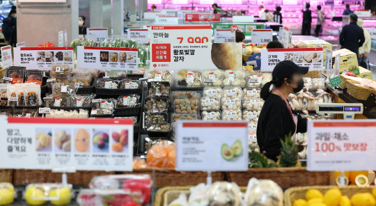 사진은 29일 서울 시내의 한 대형마트 모습.   [연합뉴스]